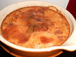 Creamy baked rice pudding with cinamon.